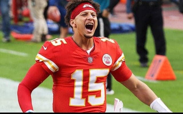 NFLのスターQBマホームズがMLSスポルティング・カンザスシティの共同オーナーに