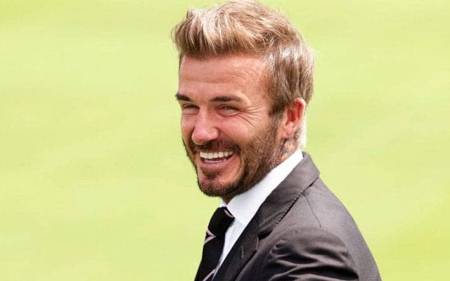 ベッカムのカッコよさは衰え知らず？新型マセラティとの2ショットに「最高の組み合わせ」