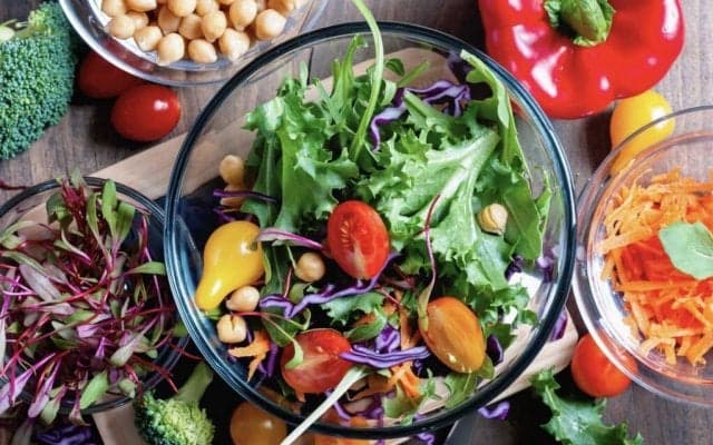 知ってる？サラダや冷凍食品の普及は1964年東京オリパラがきっかけ