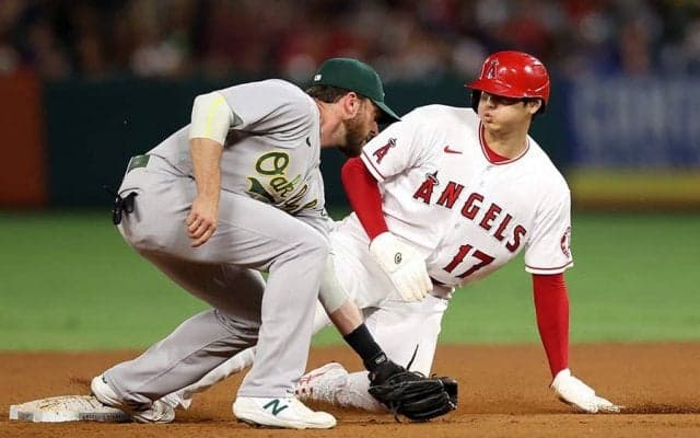 【MLB】口論かと思ったら「めっちゃ笑顔」　二盗の大谷翔平が見せた“余裕”にファン注目