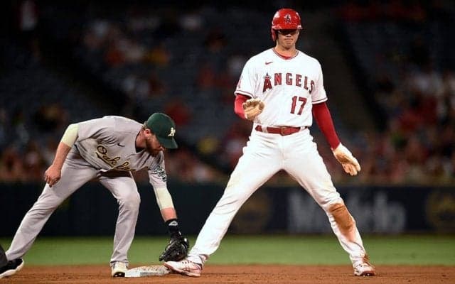 【MLB】「大きなストライドを見て！」大谷翔平、余裕ありありの“快足二盗”に敵地もうっとり