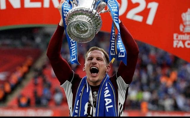 レスター、PL優勝の味知るオルブライトンと2024年まで契約延長！　昨季もFAカップ優勝に貢献の31歳