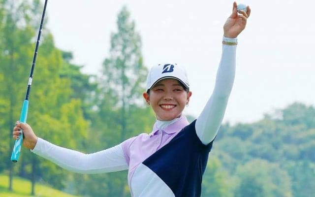 女子ゴルフ会場にイニエスタ登場　初V吉田優利が表彰式で対面「すごくビックリした」