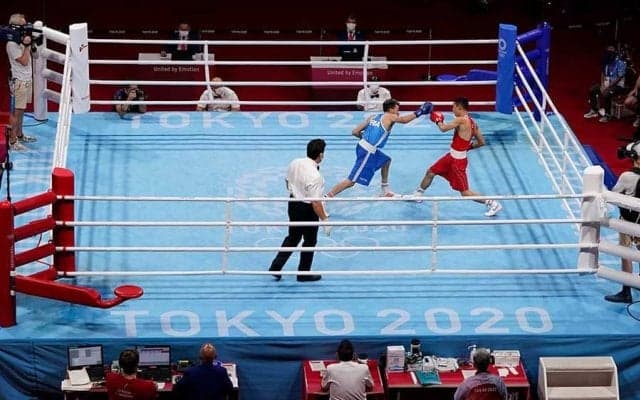 五輪ボクシング、日本ならではの会場に海外記者関心「この場所を使う報道陣は靴下だ」