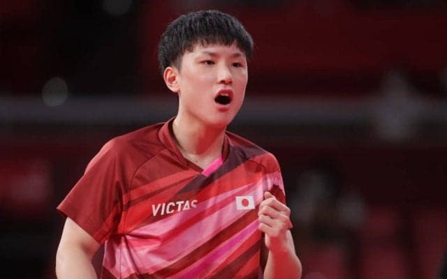 張本智和、五輪初の団体戦も不安なし　卓球日本男子ベスト8進出に王手