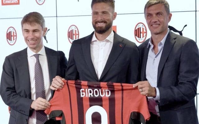 イブラとの共存は「素晴らしいコンビになる」、ミランの新9番ジルーが入団会見「チェルシーでの時間は終わった」