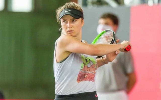 スビトリーナにムグルッサ...夏を満喫するテニス美女たちの水着姿まとめ