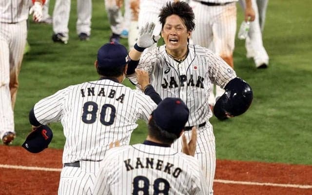 侍ジャパンに劇的勝利もたらした甲斐拓也　試合後の言葉に滲んだ「功は人に譲れ」の教え