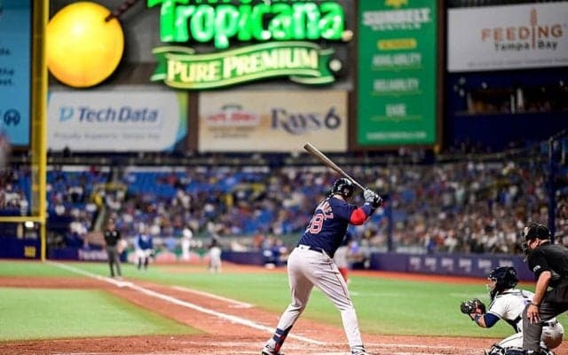 【MLB】グラウンドで踊り狂う警備員が「本当にクール」　キレキレダンスは“10点満点”