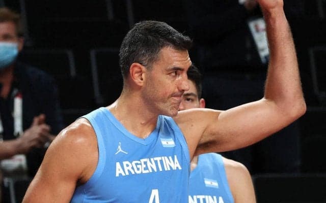 東京オリンピックでの戦いを終えた“41歳”のバスケ界レジェンドをメッシもねぎらい「ありがとうスコラ！」