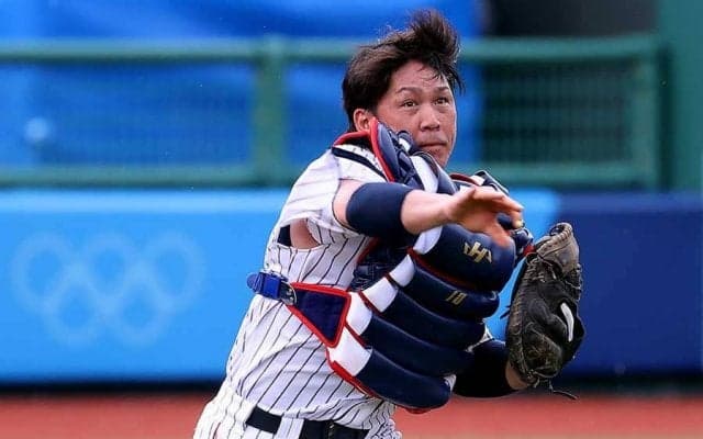 侍J甲斐拓也のハッスル好捕　カメラ席で見た“激突の瞬間”に注目「えらいこっちゃ」