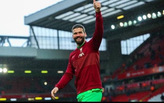 リバプールと契約延長のアリソン、新シーズンの目標はタイトル奪取「すべてのものを勝ち取りたい」