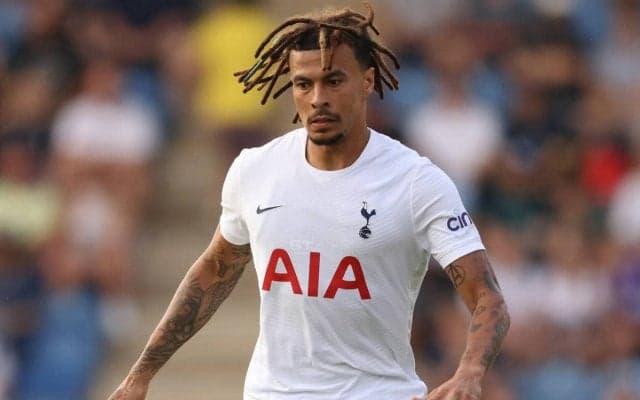 デレ・アリがアニメキャラいっぱいの“タトゥー”披露！マリオやカタカナまで