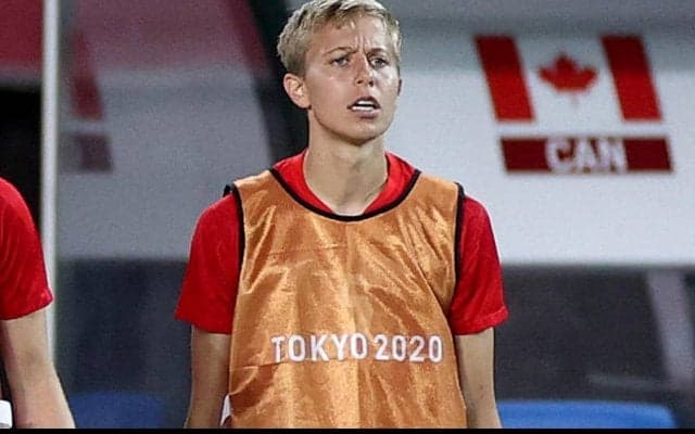 トランスジェンダーの選手として初のメダリストに、カナダ女子代表DFクインが決勝に挑む