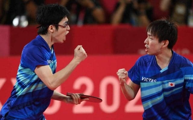 【五輪卓球】水谷隼/丹羽孝希、日本男子銅メダルへ貴重な1勝　クールな丹羽も熱いガッツポーズ