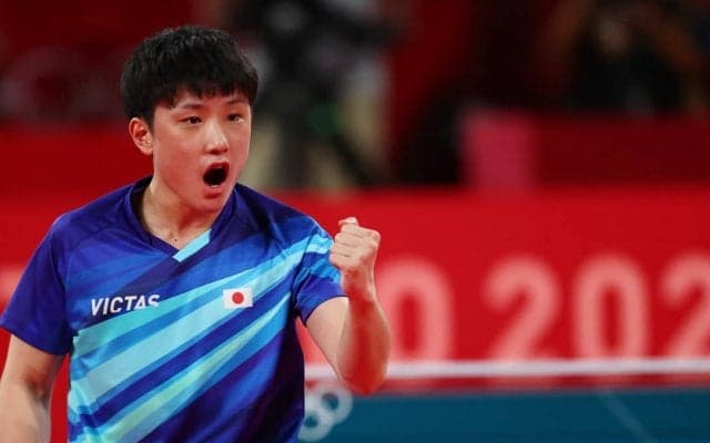 卓球日本男子、銅メダル獲得へ王手　張本智和がエース対決制す＜東京五輪団体戦＞