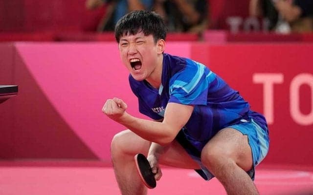 張本智和、韓国相手に“エビ反り歓喜”　銅メダルもたらす咆哮にSNS注目「凄まじい笑」