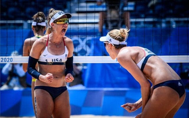 東京2020オリンピック　ビーチバレーボール女子　アメリカ代表が金メダルに輝く