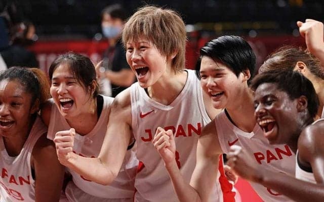 バスケ女子、初のメダル確定の快挙！　準決で86-71フランス撃破、決勝は6連覇中の米国