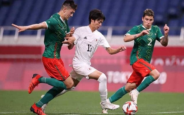 涙の日本4位、遅すぎたラストピースの発見　松井大輔「三笘薫が2列目左の答え見せた」