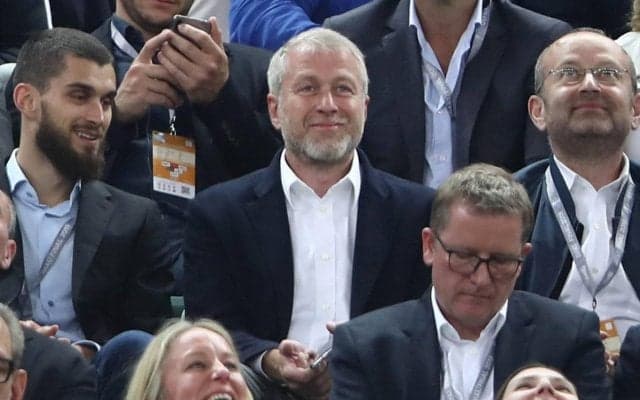 チェルシーもメッシ獲得レースに名乗り？ アブラモビッチ氏が緊急会談を要求