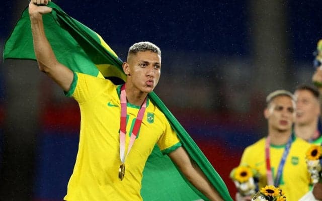 「ネイマール見てる？」志願の参加、東京五輪で得点王のリシャルリソンが金メダルに歓喜「犠牲を払ってきた甲斐があった」