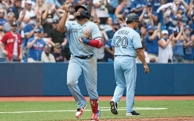 【MLB】ゲレーロJr.、曲芸打ち35号2ラン　大谷翔平に2本差迫る、87打点はトップ独走