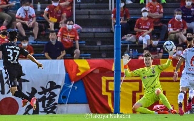 横浜FC、名古屋を完封！(1)最下位脱出へ「中断1か月で仕込んだ守備＆速攻」