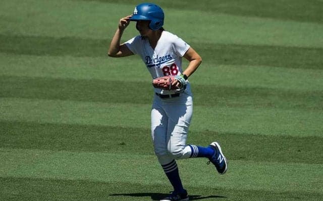 【MLB】大谷翔平の試合で珍事　ボールガールVS乱入者の別角度映像が話題「ショウヘイも衝撃」