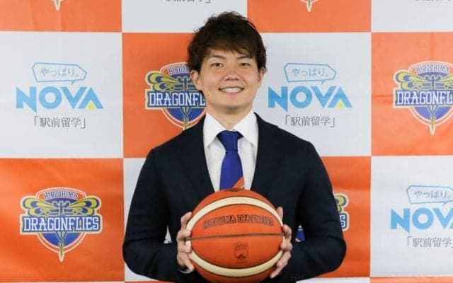 広島の辻直人が入団会見「覚悟を持ってこの地に来た」