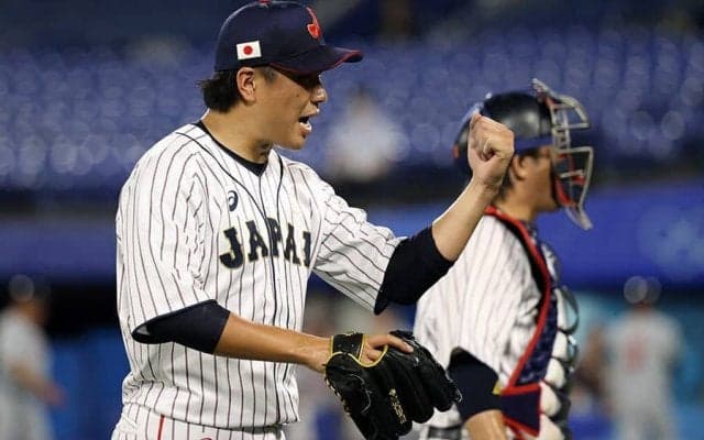 表彰式で再会が実現した「写真最高です！」　元同僚との“金銅3ショット”に歓喜