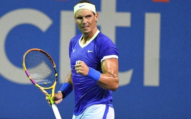 テニス界のスターは足技も得意、ナダルが“テニスボール”で連続リフティングを披露