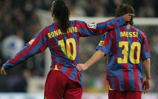 ロナウジーニョ、自身と同じバルサ＆PSGのユニフォームを着るメッシへ「大きな喜び」