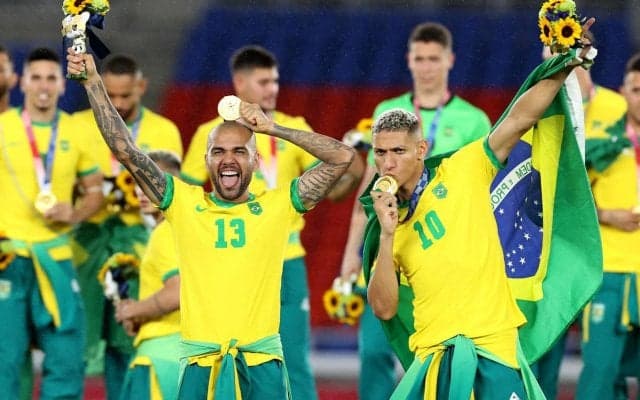 メダル授与式のブラジル代表の公式ウェア問題が燻る…一部選手は謝罪もキャプテンは強い意志を主張、連盟は無反応