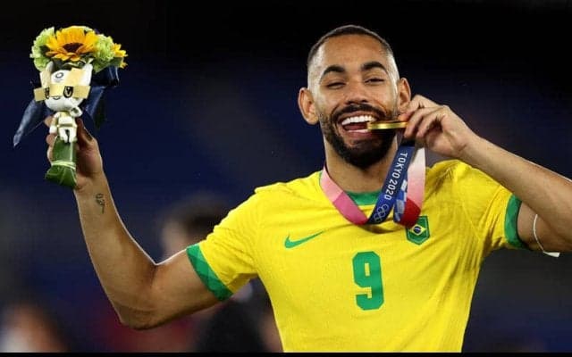 涙をこぼしながら父に優勝報告…U-24ブラジル代表FWマテウス・クーニャの姿に感動