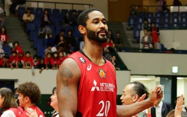 ヒルトン・アームストロングがウォリアーズのコーチングスタッフに就任