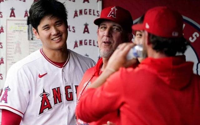 【MLB】大谷翔平“溺愛Tシャツ”着た名物解説が「かっこいい」　渋い58歳も似合う不思議