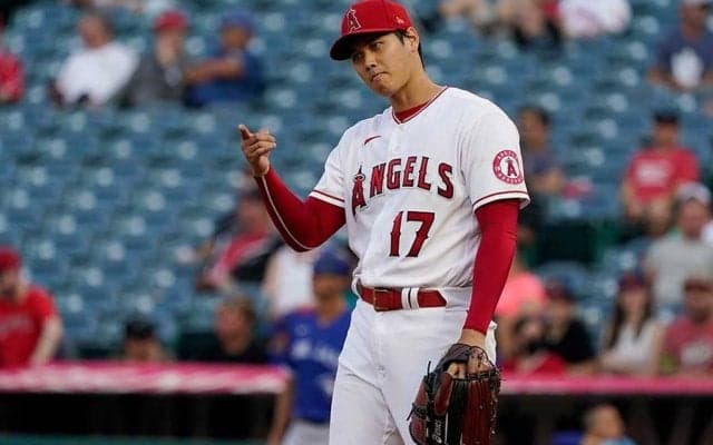 【MLB】大谷翔平がゲレーロJr.を三振斬り！　米記者喝采「本塁打王が2位を三振に打ち取った」
