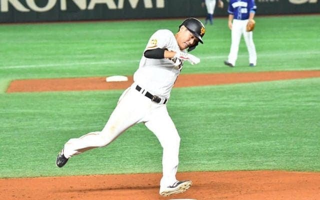 巨人、後半戦白星発進、首位阪神に1ゲーム差　坂本歴代9位タイ猛打賞で8回一挙逆転