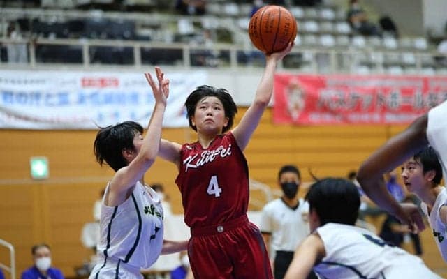 大阪薫英の宮城が逆転3ポイントをヒット…決勝戦にコマを進める／インターハイ2021準決勝