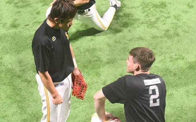 1軍初先発の鷹スチュワート　ど緊張の米ドラ1右腕に松田宣浩がかけた英語での“一言”