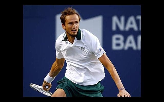 メドベージェフ 完勝で決勝へ