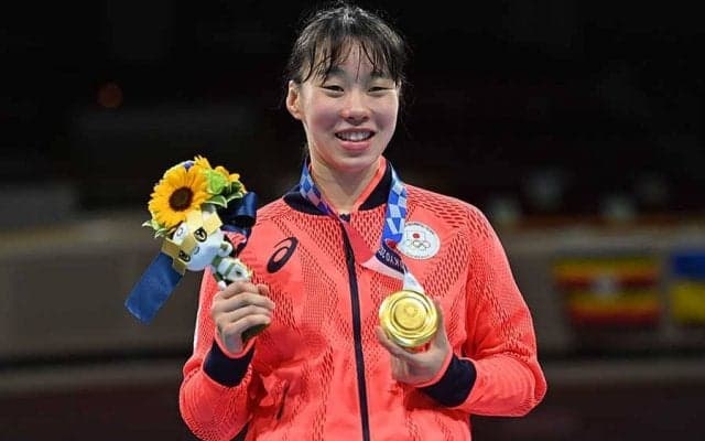 「目がチカチカする」　金メダリスト入江聖奈、“毒カエル満載”の奇抜Tシャツに反響