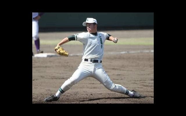 巨人・大江竜聖をしのぐキレと度胸。二松学舎の左腕は必殺クロスファイアーを武器に上位進出を狙う