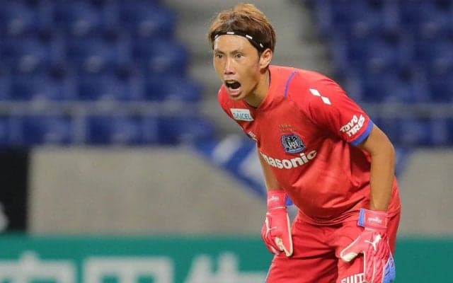 「これぞチームプレー」コンタクトを入れ直すG大阪DF三浦弦太を風から“守る” GK東口順昭に注目