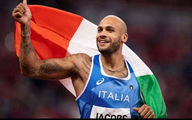 東京五輪で“世界最速の男”になったヤコブスがイタリアサッカー界のチャンピオンと邂逅