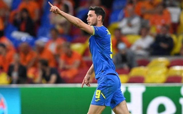 “1日13食”でテレビに夢中…ウクライナ代表FWの奥様が不満をこぼす