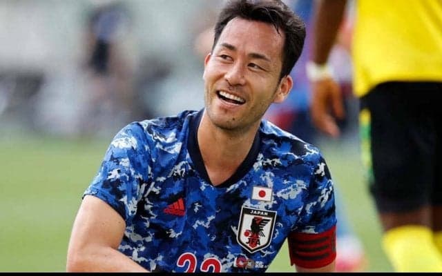 「DFにぴったり」日本代表DF吉田麻也と“日本限定”レンジローバーとの2ショットに「似合ってる」