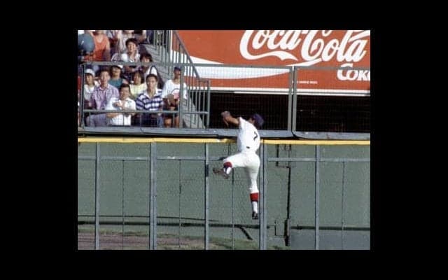 高校野球史に残る超ファインプレー。大阪桐蔭が強風をも味方につけて「東の横綱」に圧勝