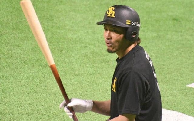 結果が出なくても、鷹が松田宣浩を必要とする理由　決勝二塁打に表れたベテランの価値